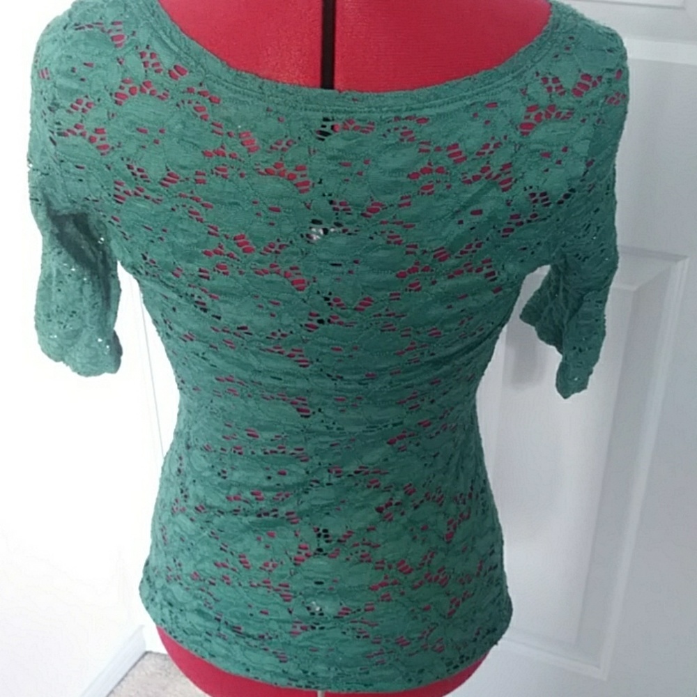 Green lace scoop neck shirt - Picture 2 of 3